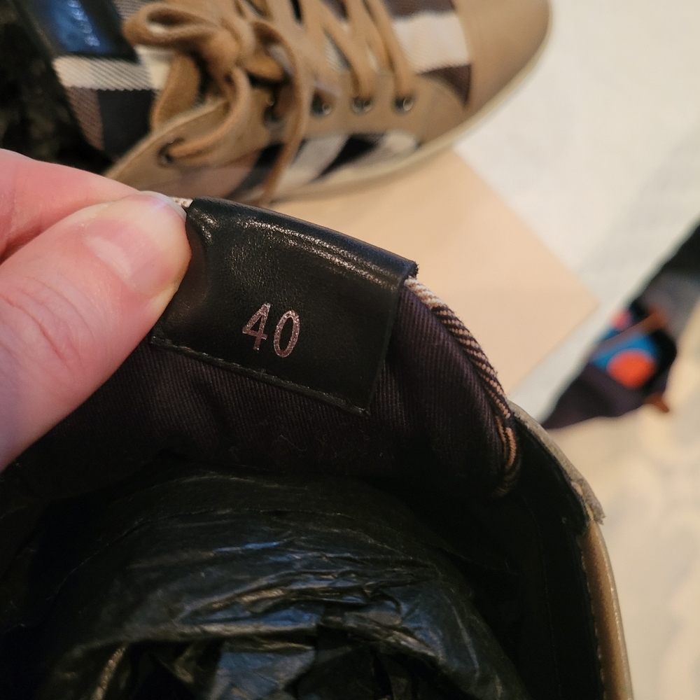 SOLD Burberry running shoes - Picture 5 of 7